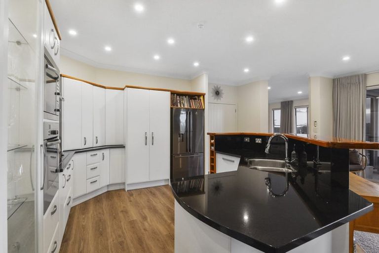 Photo of property in 160 Kittiwake Drive, Schnapper Rock, Auckland, 0632