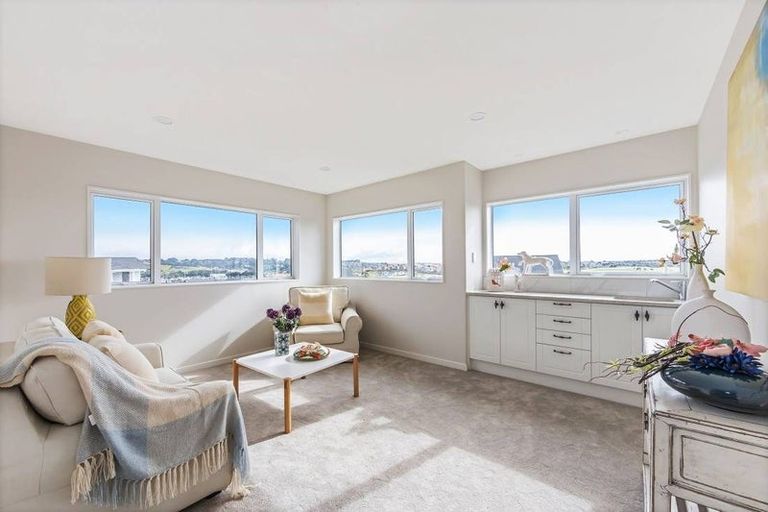 Photo of property in 48 Resolution Drive, Gulf Harbour, Whangaparaoa, 0930