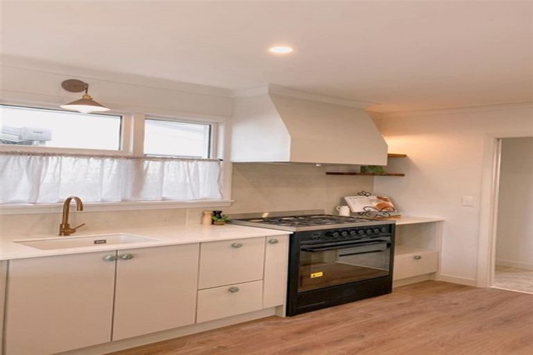 Photo of property in 98 Amyes Road, Hornby, Christchurch, 8042