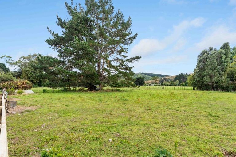 Photo of property in 332 Kuku East Road, Kuku, Manakau, 5570