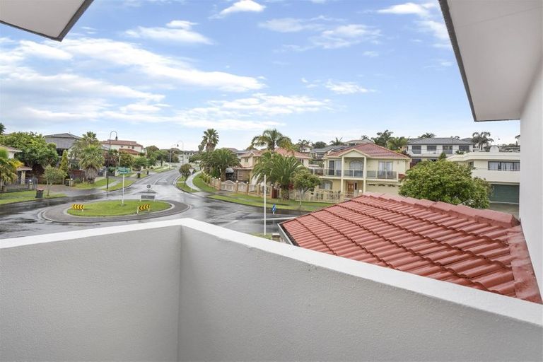 Photo of property in 1 Bougainvillaea Terrace, Goodwood Heights, Auckland, 2105