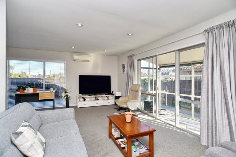 Photo of property in 1/168 Sawyers Arms Road, Bishopdale, Christchurch, 8053