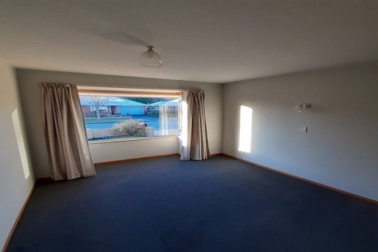 Photo of property in 15 Showgate Avenue, Sockburn, Christchurch, 8042