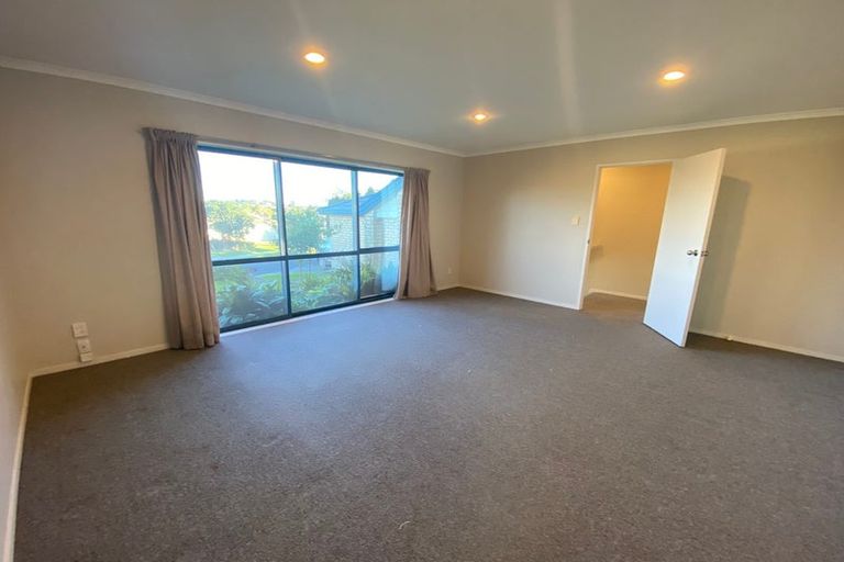 Photo of property in 30 Coventry Way, Long Bay, Auckland, 0630