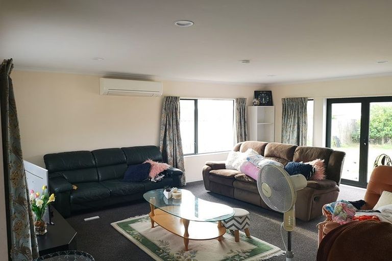 Photo of property in 22 Maghera Drive, East Tamaki Heights, Auckland, 2016