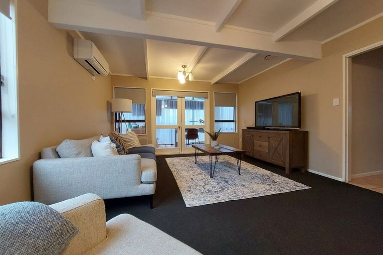 Photo of property in 17 Mallard Grove, Churton Park, Wellington, 6037