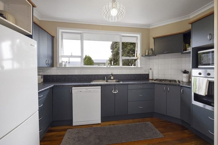 Photo of property in 2 Hood Place, Spotswood, New Plymouth, 4310