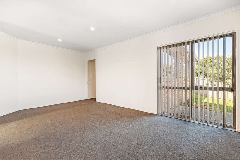 Photo of property in 6 Magnolia Drive, Waiuku, 2123