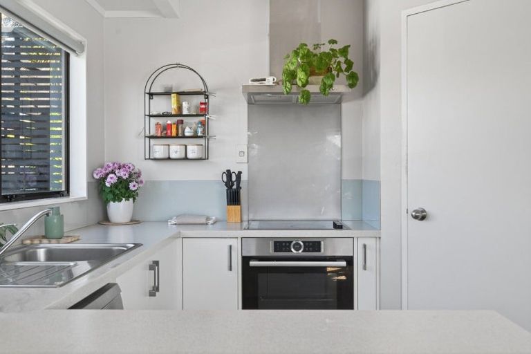 Photo of property in 6a Te Arawa Place, Welcome Bay, Tauranga, 3112