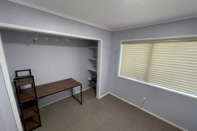 Photo of property in 108 Kemp Road, Massey, Auckland, 0614