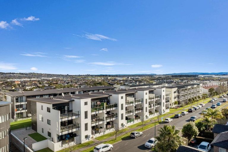 Photo of property in 17/11 Carlos Drive, Flat Bush, Auckland, 2016