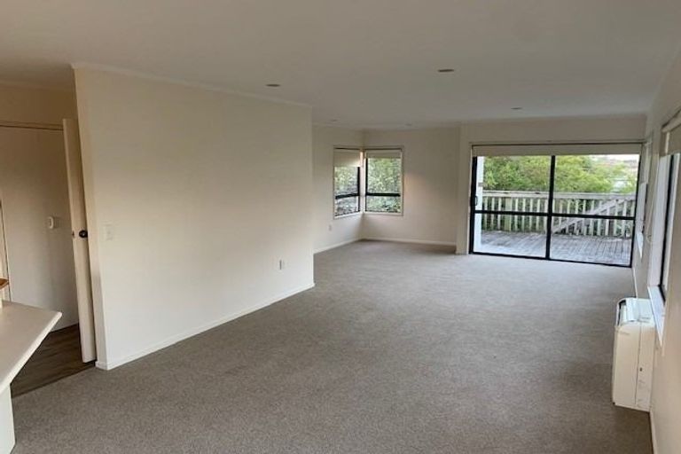 Photo of property in 3 Fayette Place, Te Atatu South, Auckland, 0610
