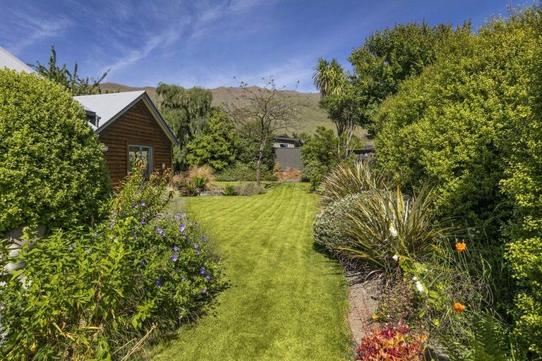 Photo of property in 121 Meadowstone Drive, Wanaka, 9305