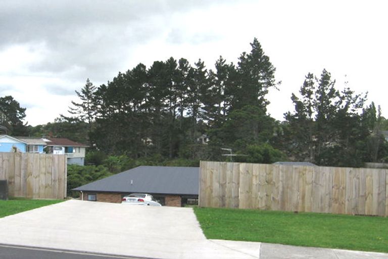 Photo of property in 27 Jadewynn Drive, Massey, Auckland, 0614