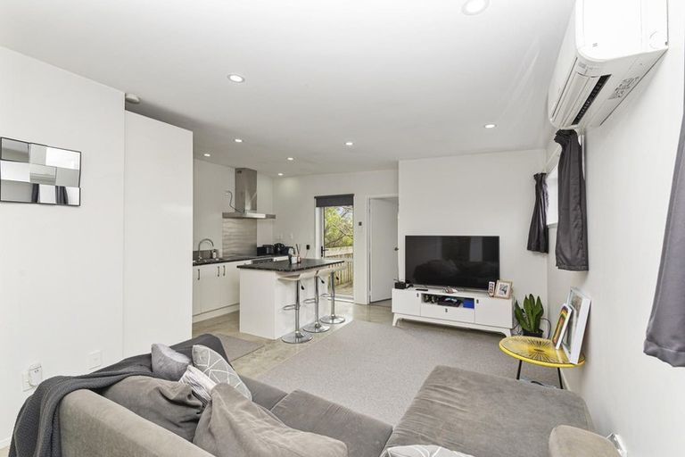 Photo of property in 12 Kashmir Road, Glen Eden, Auckland, 0602