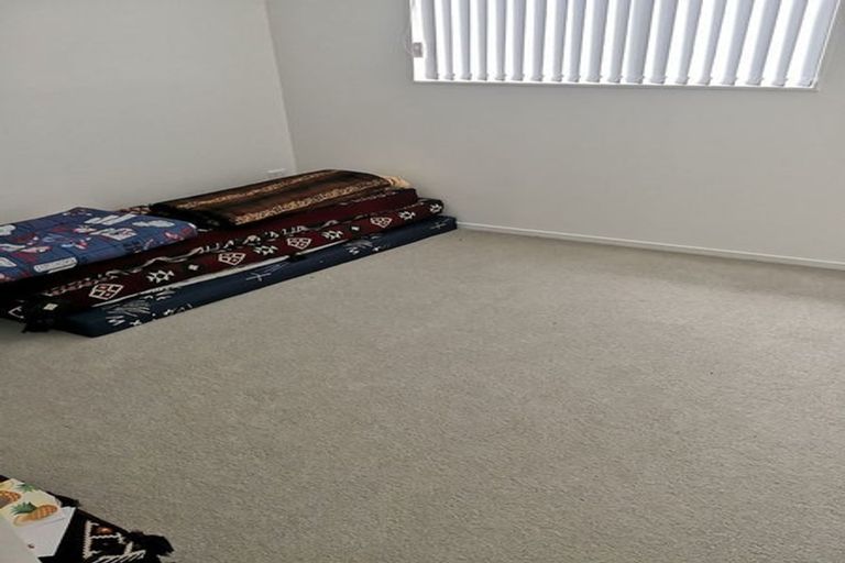 Photo of property in 9b Poruru Close, Papakura, 2110