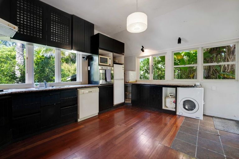 Photo of property in 45 Rock Isle Road, Torbay, Auckland, 0630