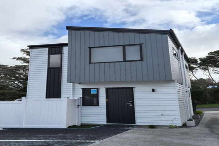 Photo of property in 17a Midgley Road, West Harbour, Auckland, 0618