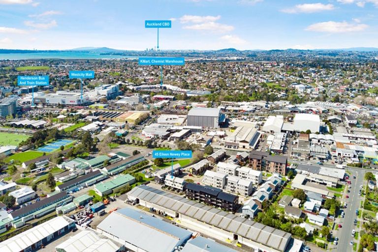 Photo of property in 43 Eileen Newey Place, Henderson, Auckland, 0612