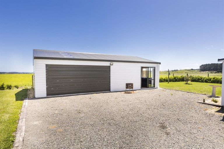 Photo of property in 628 Parewanui Road, Bulls, 4894