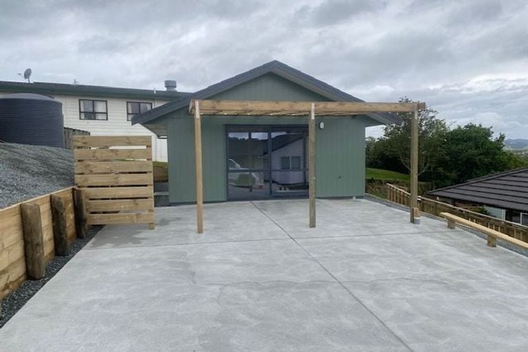 Photo of property in 1 Milla Mae Rise, Woodhill, 0110