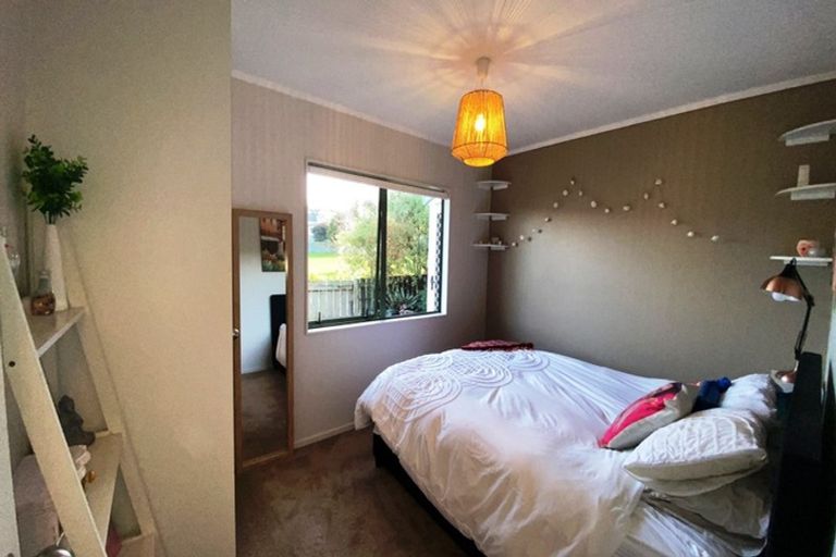 Photo of property in 2/14 Knott Road, Stanmore Bay, Whangaparaoa, 0932