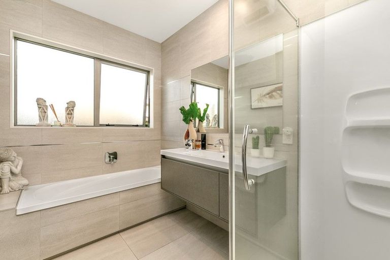 Photo of property in 17 Gelderland Way, Karaka, Papakura, 2113