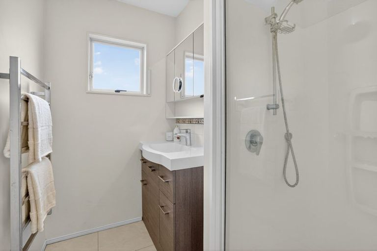 Photo of property in 2/74 Sunnynook Road, Sunnynook, Auckland, 0620