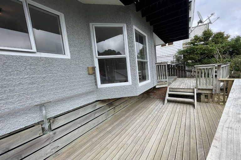 Photo of property in 14 West Road, Northland, Wellington, 6012