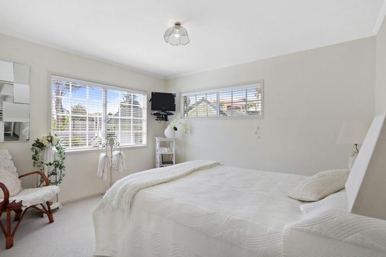 Photo of property in 2/21 Deane Avenue, Titirangi, Auckland, 0604