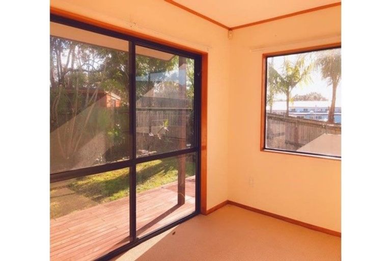 Photo of property in 1/9 Kiteroa Terrace, Rothesay Bay, Auckland, 0630