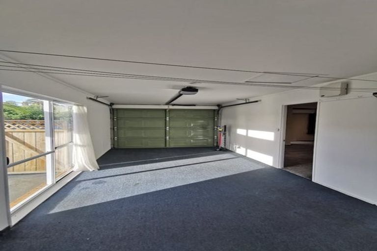 Photo of property in 1 Marbella Drive, Massey, Auckland, 0614