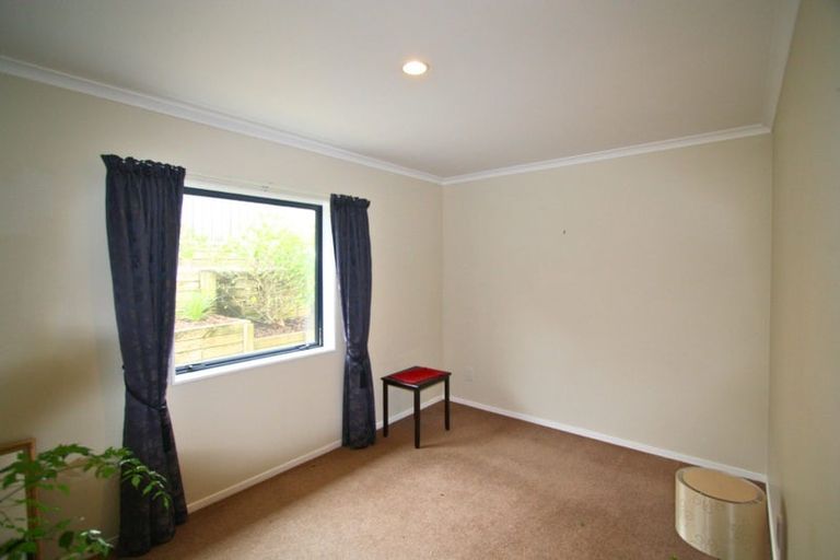 Photo of property in 9b Simons Street, Moturoa, New Plymouth, 4310
