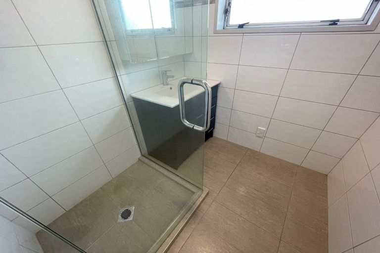 Photo of property in 1/14 Salford Avenue, Redwood, Christchurch, 8051