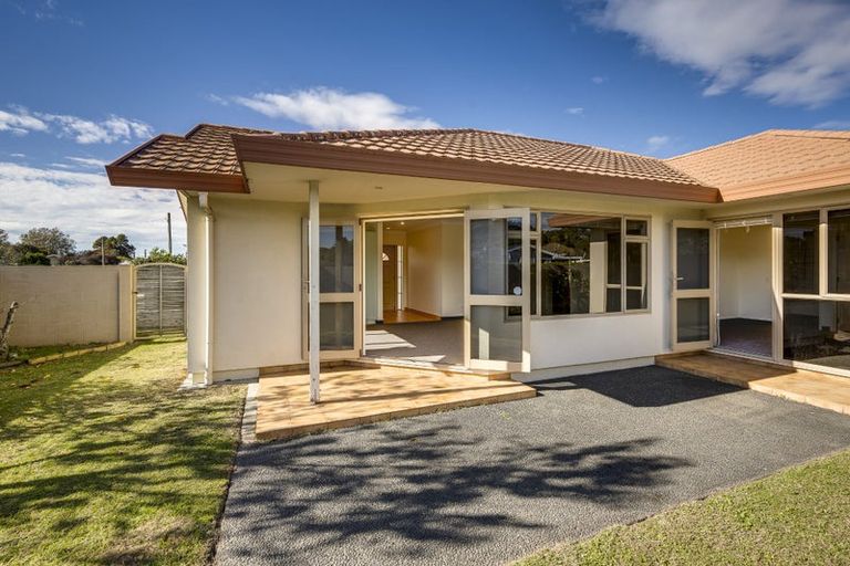 Photo of property in 54 Neeve Road, Taradale, Napier, 4112