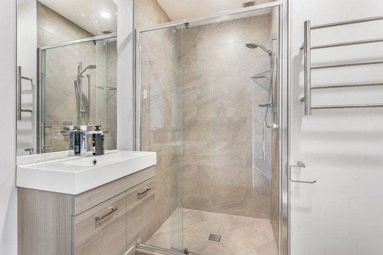 Photo of property in 40 Memorial Park Lane, Hobsonville, Auckland, 0618