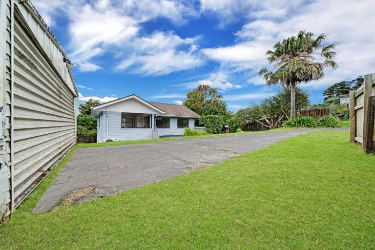 Photo of property in 26 Lambrown Drive, Totara Vale, Auckland, 0629