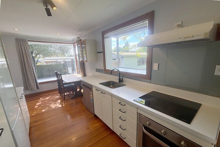 Photo of property in 15 Avro Crescent, Hornby, Christchurch, 8042