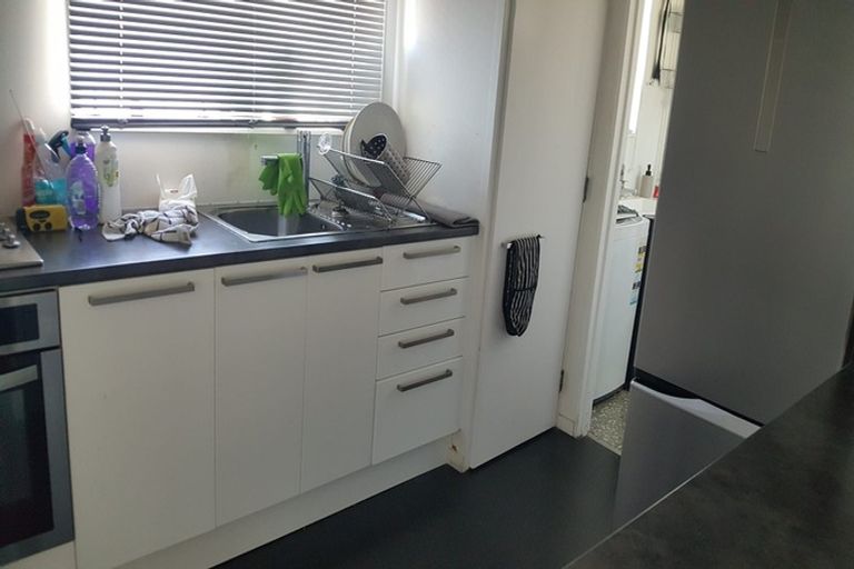 Photo of property in 18/125u Queens Drive, Lyall Bay, Wellington, 6022