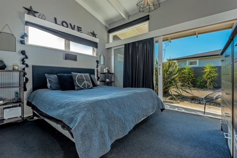 Photo of property in 38 Kelvin Grove Road, Kelvin Grove, Palmerston North, 4414