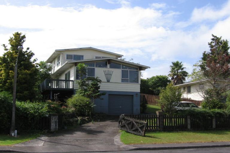 Photo of property in 18 Pankhurst Place, Sunnyvale, Auckland, 0612