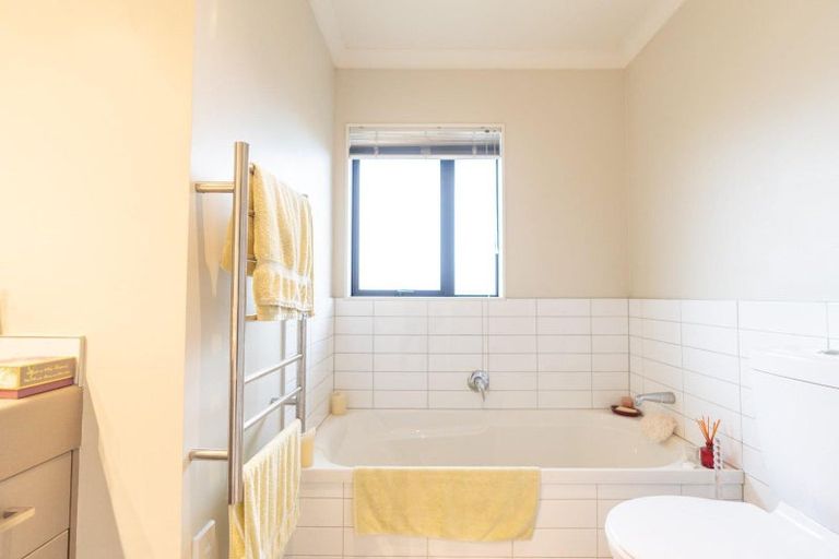 Photo of property in 215 Park Road, Hokowhitu, Palmerston North, 4410