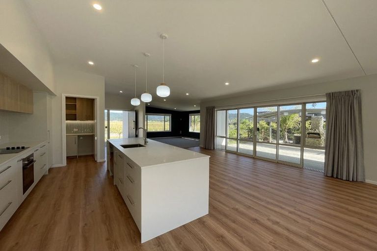 Photo of property in 37 Pohutukawa Drive, Eskdale, Napier, 4182