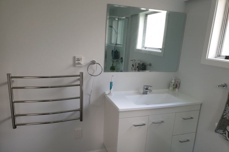 Photo of property in 15 Eyre Street, Henderson, Auckland, 0612