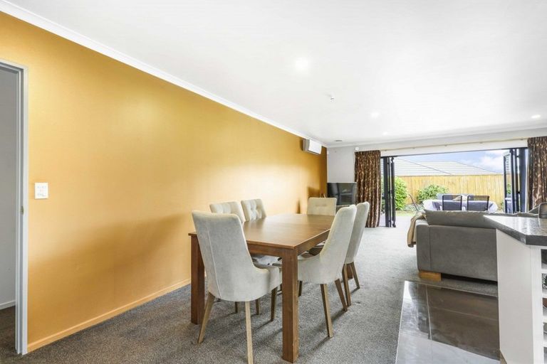 Photo of property in 15 Hollinger Place, Nawton, Hamilton, 3200