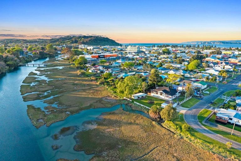 Photo of property in 2 Cobden Street, Gisborne, 4010