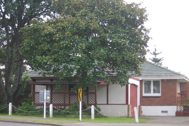 Photo of property in 225 Don Buck Road, Massey, Auckland, 0614