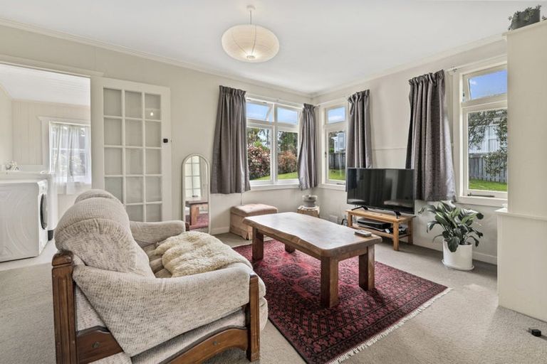 Photo of property in 50 Woodlands Crescent, Browns Bay, Auckland, 0630