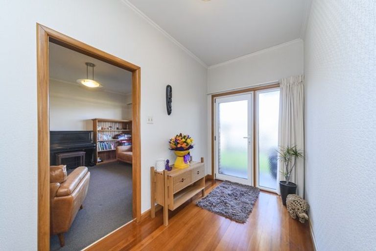 Photo of property in 6 Innes Place, Roslyn, Palmerston North, 4414