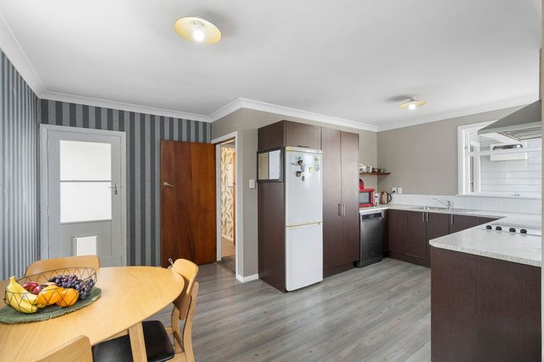 Photo of property in 2 Quinn Road, Levin, 5510